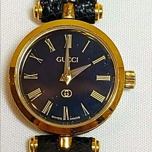 Women’s 1980s vintage Gucci watch black gold